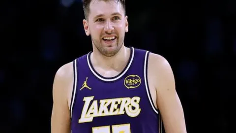 肖国栋与吴宜泽斯诺克对决，争夺四强门票，丁...